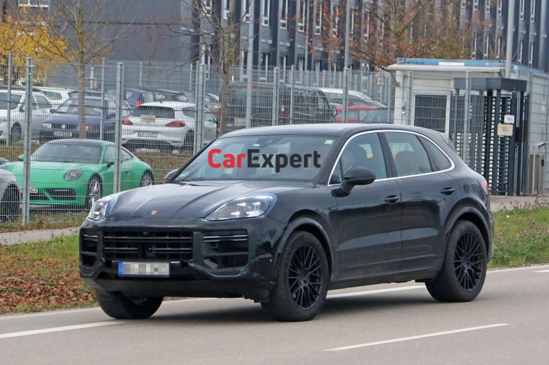 2022 Porsche Cayenne facelift spied again