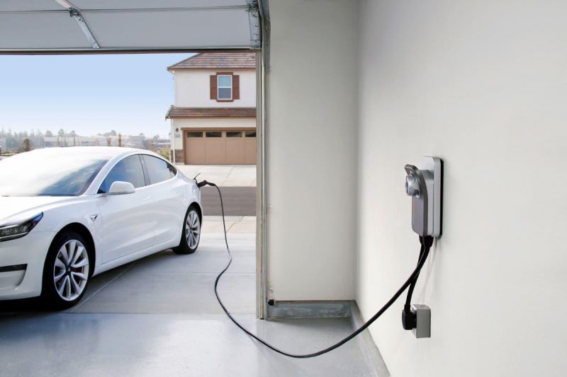 Government to fund electric car infrastructure, won't offer subsidies