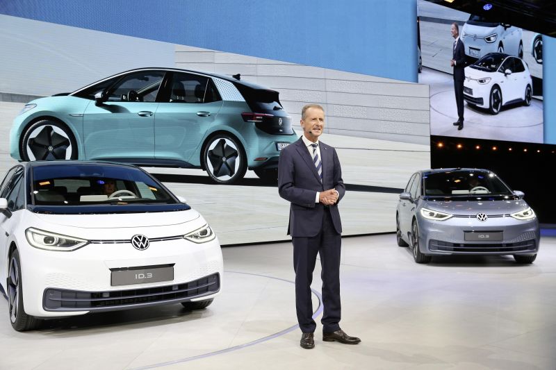 Volkswagen weighing up CEO's future - report