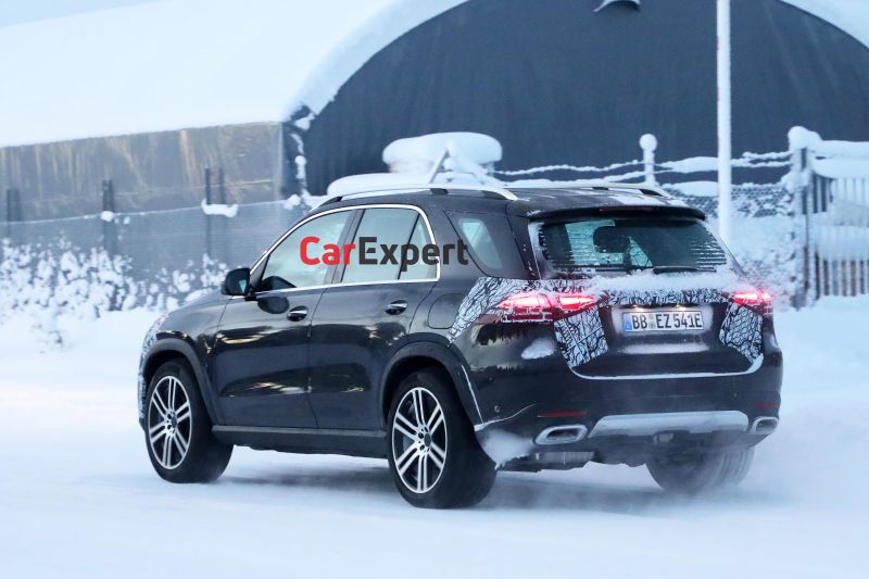 2023 Mercedes-Benz GLE facelift spied inside and out