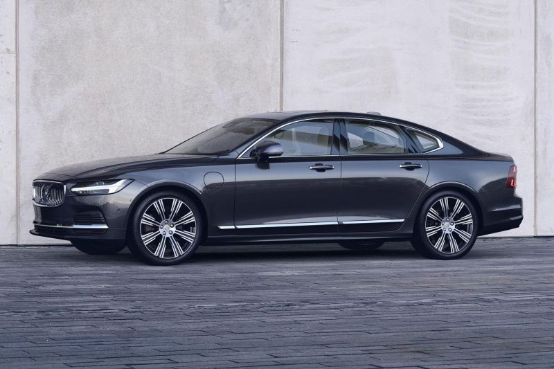Volvo launching six EVs by 2026, including two sedans - report