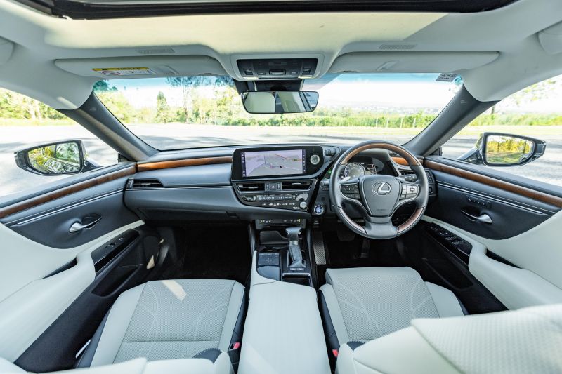 2022 Lexus ES300h Luxury