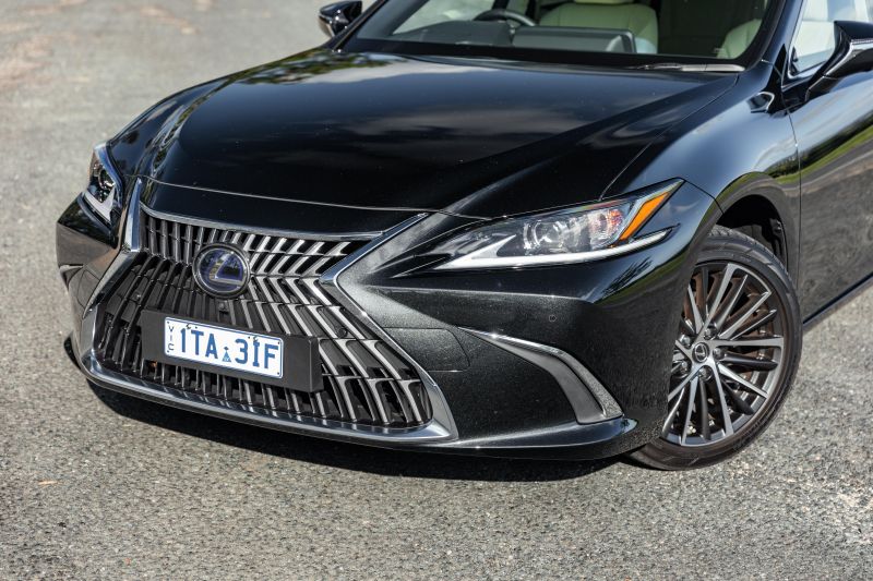 2022 Lexus ES300h Luxury