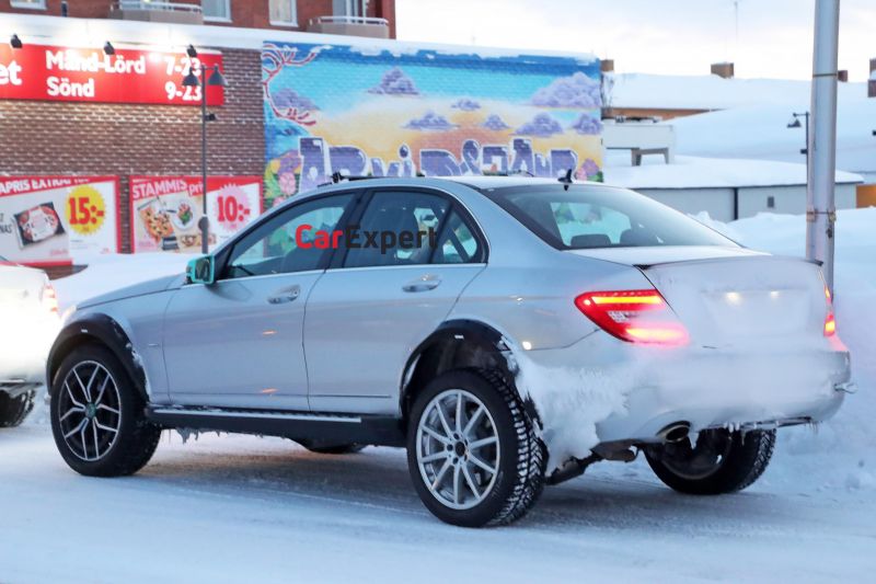 Mysterious Mercedes-Benz SUV mule spied