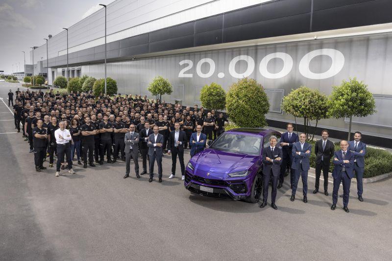 Lamborghini Urus plug-in hybrid SUV due in 2024
