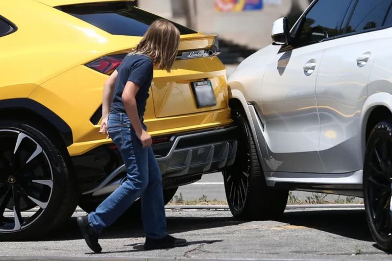 Ben Affleck's 10 Year Old Kid Reverses Lamborghini into a parked BMW