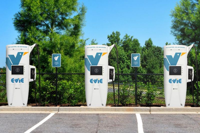 Evie Networks fitting EV fast chargers at shopping centres