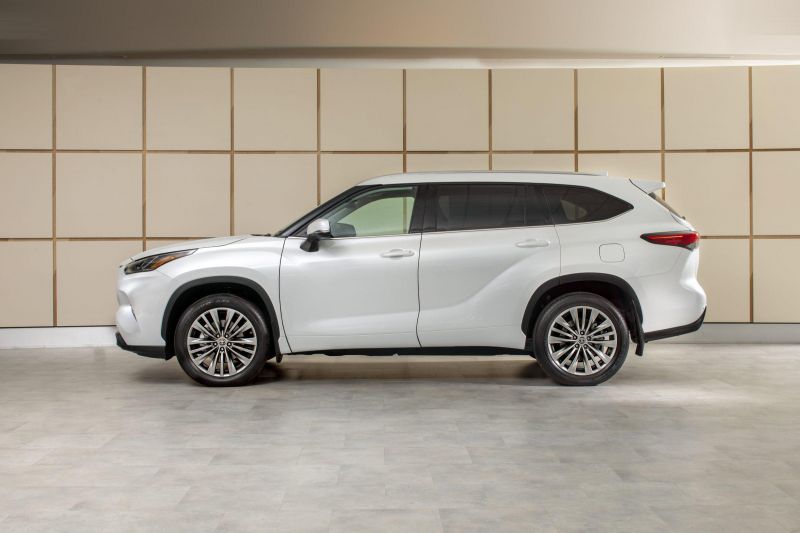 2023 Toyota Kluger ditches V6 for turbo four, gets tech updates