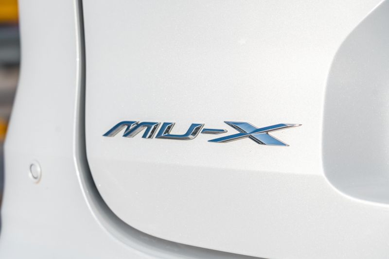 2022 Isuzu MU-X v Toyota Fortuner comparison