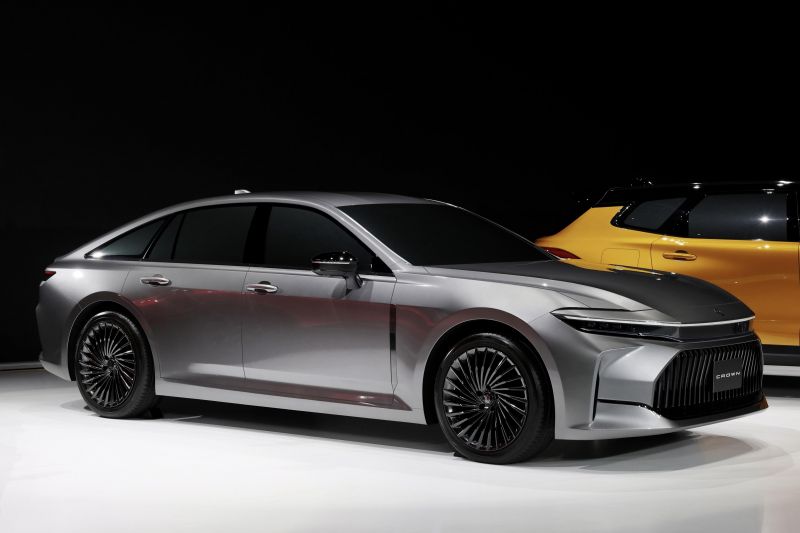 Toyota Crown range to offer hybrids, hydrogen fuel-cell EVs