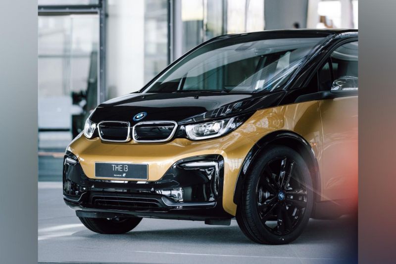 Final BMW i3 EVs painted gold, delivered to rental company