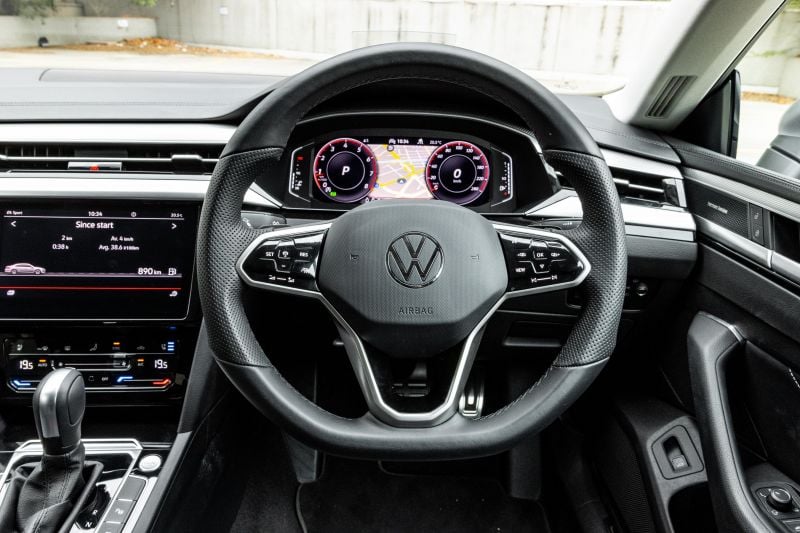 Volkswagen brings back the push-button steering wheel