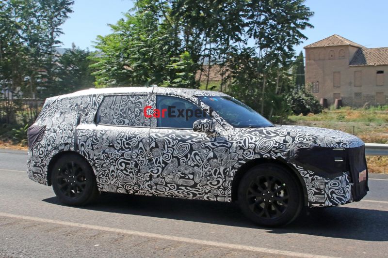 Ford Edge/Endura replacement, possible Fusion Active spied testing