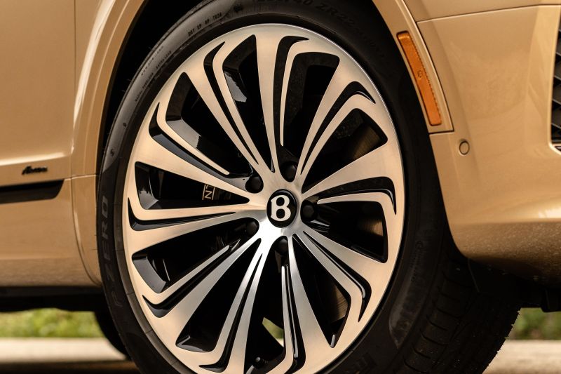 2023 Bentley Bentayga EWB