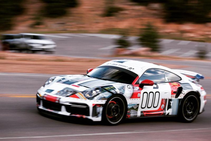 Porsche 911 Turbo S sets new Pikes Peak record