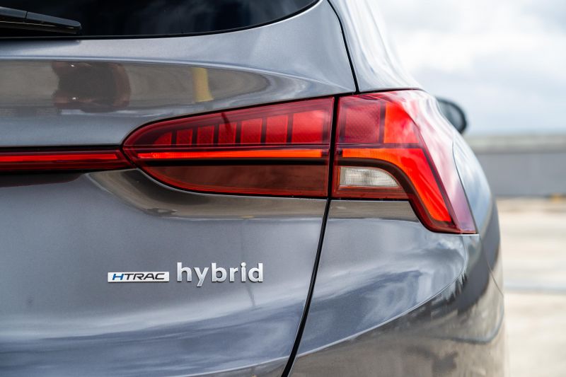 Hyundai Santa Fe Hybrid outselling V6