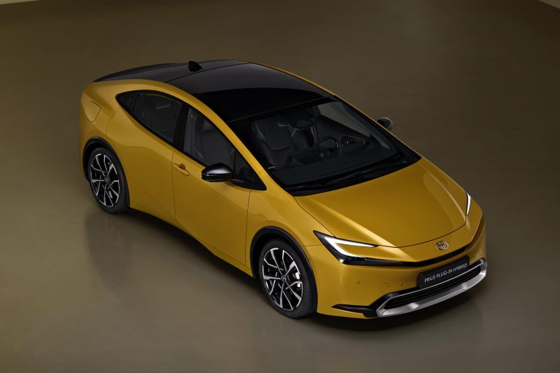 Toyota Prius concept is furious, but no faster