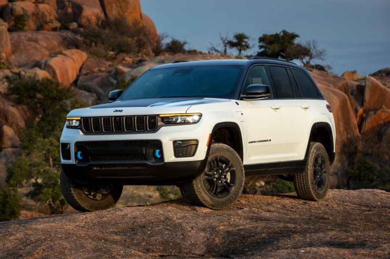 Jeep Grand Cherokee two-row delayed to early 2023