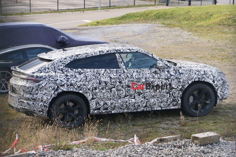 2024 Lamborghini Urus PHEV spied again