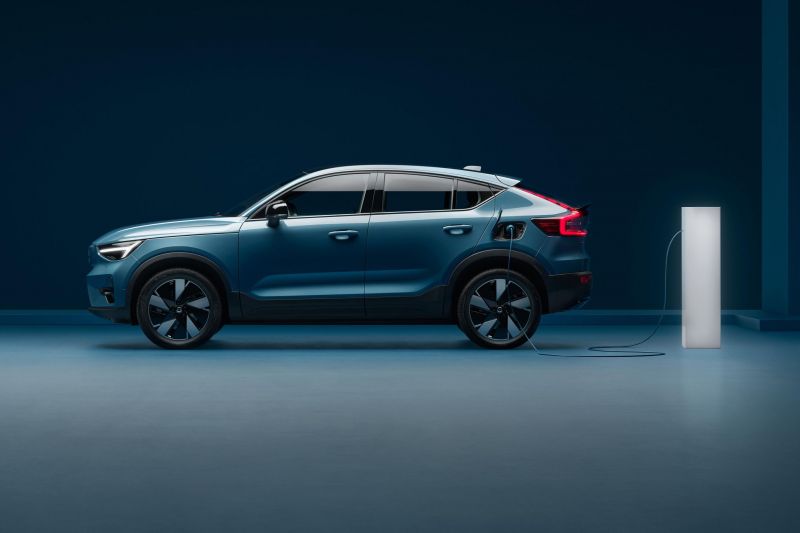 Volvo says in-house software development will boost margins