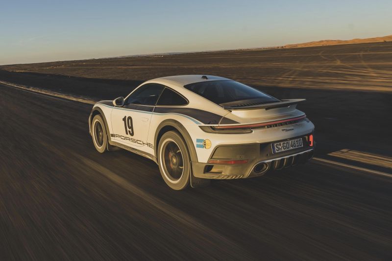 Porsche reveals '70s rally inspired wraps for 911 Dakar