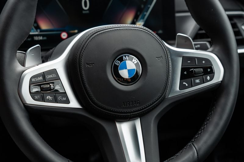 2023 BMW 320i