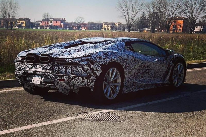 Lamborghini Aventador replacement spied