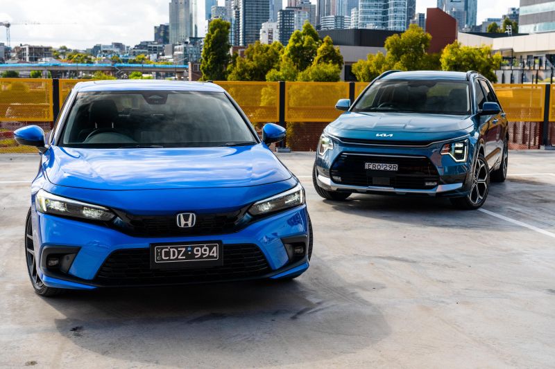 2023 Honda Civic e:HEV v Kia Niro Hybrid comparison