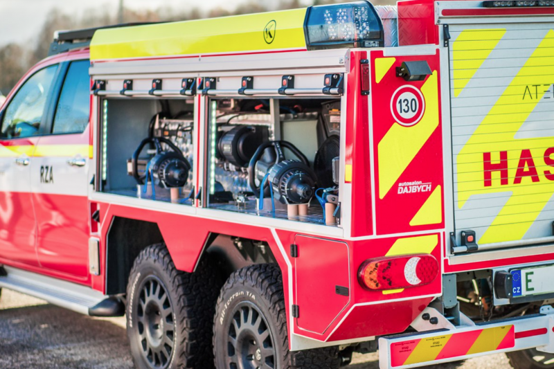 Toyota HiLux 6x6 to fight electric car fires