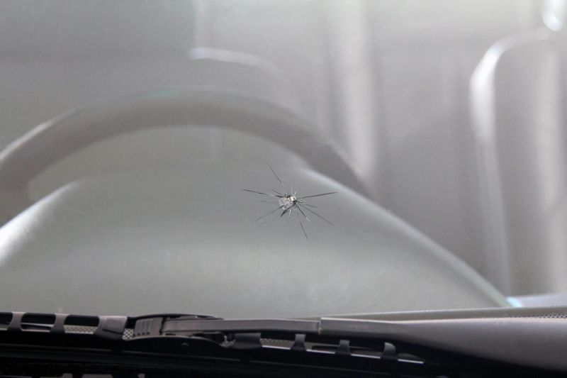 Is it legal to drive with a broken windscreen/windshield?
