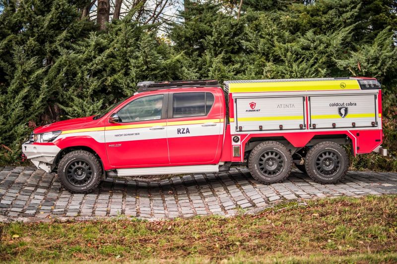 Toyota HiLux 6x6 to fight electric car fires