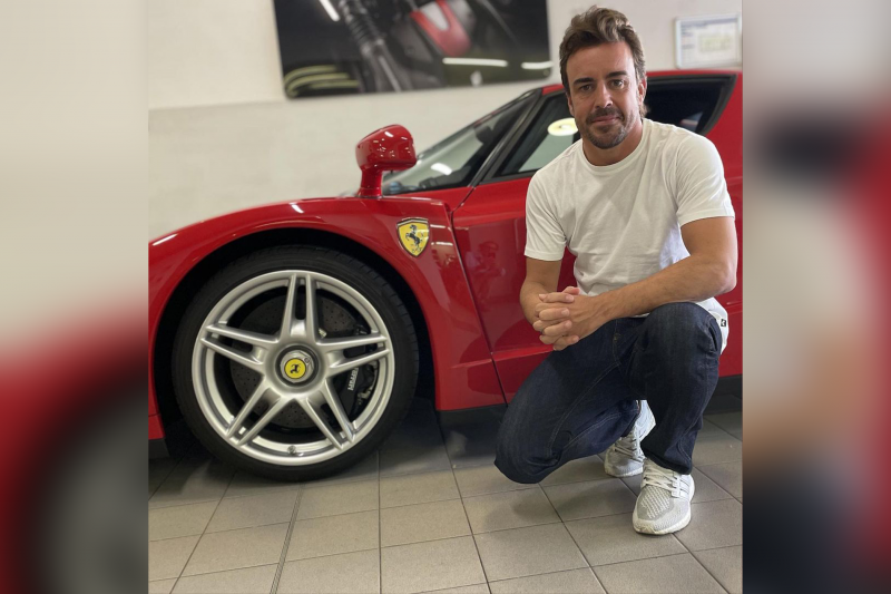 Fernando Alonso farewells Enzo from his Ferrari past