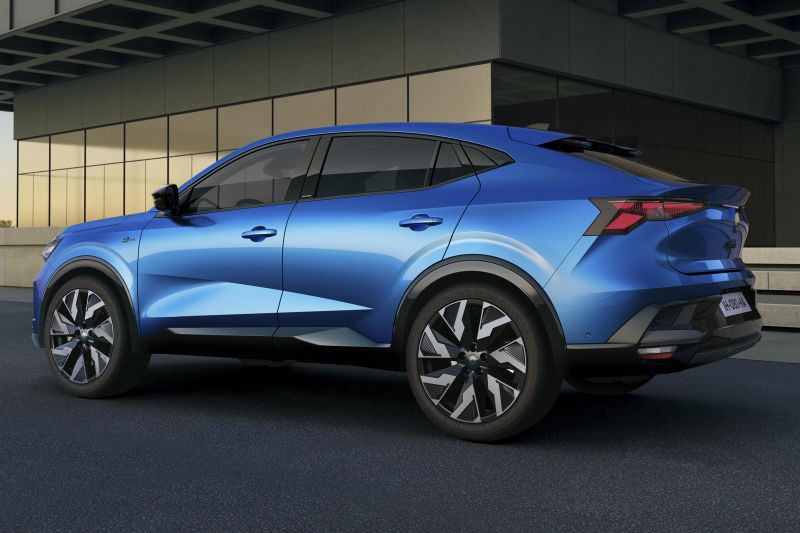 Renault's new flagship is a hybrid coupe SUV