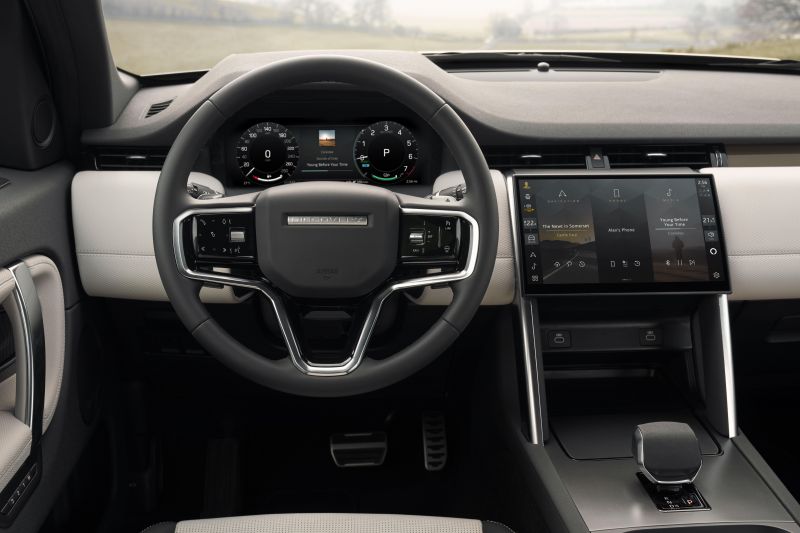 Bigger screen, plug-in power for 2024 Land Rover Discovery Sport
