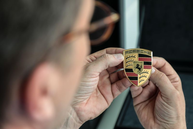 There's a new crest coming to Porsche cars this year