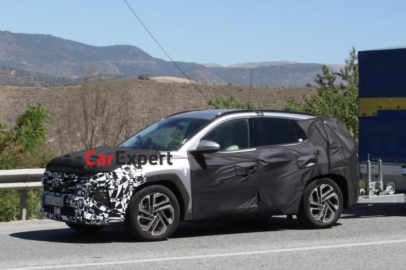 Facelifted Hyundai Tucson spied with less camouflage