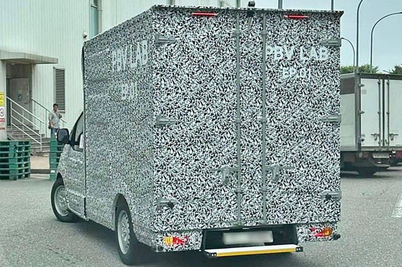 Is this Kia's next purpose-built vehicle disguised as a Staria?