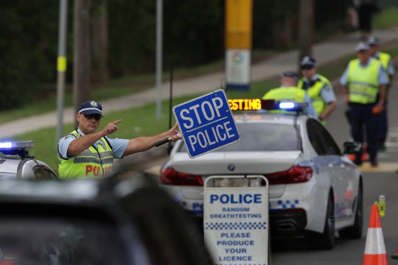 NSW and Victoria Police issue almost 30,000 traffic fines during holiday period