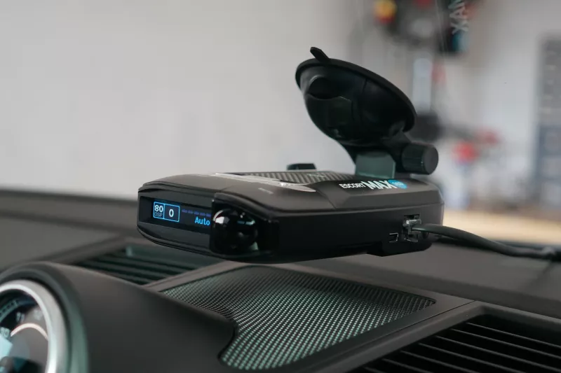 Is it illegal to use a LiDAR radar detector/jammer in my car?