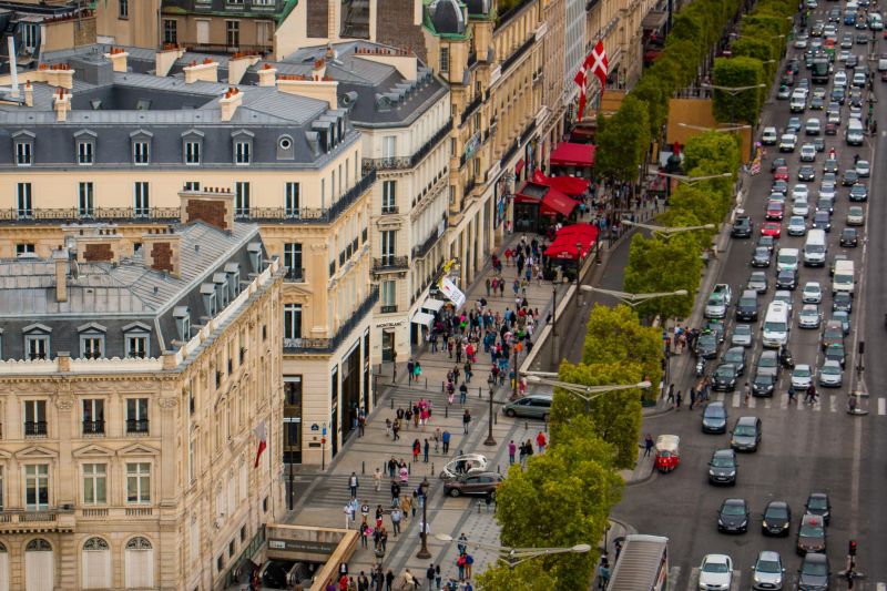 $60 an hour parking? Paris penalises SUVs, hybrids with huge fees