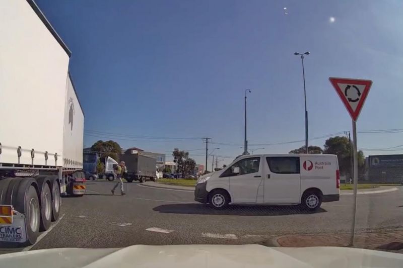 Australia Post investigating 'completely unacceptable' road rage incident