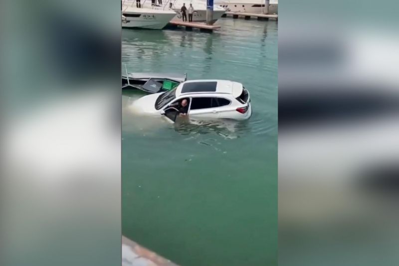 BMW X1 makes a splash in embarrassing pier mishap