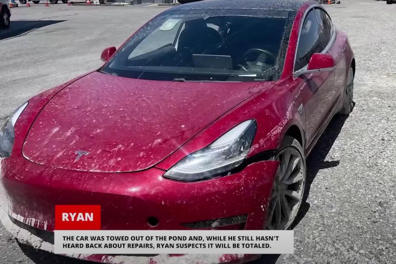 Tesla Model 3 fully self dives into floodwaters