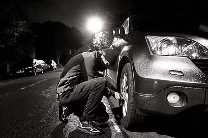 Is it illegal to let someone's tyres down?