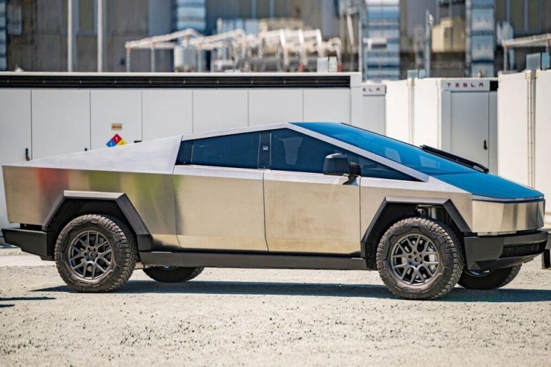 How the wedgy Tesla Cybertruck looks after a rollover