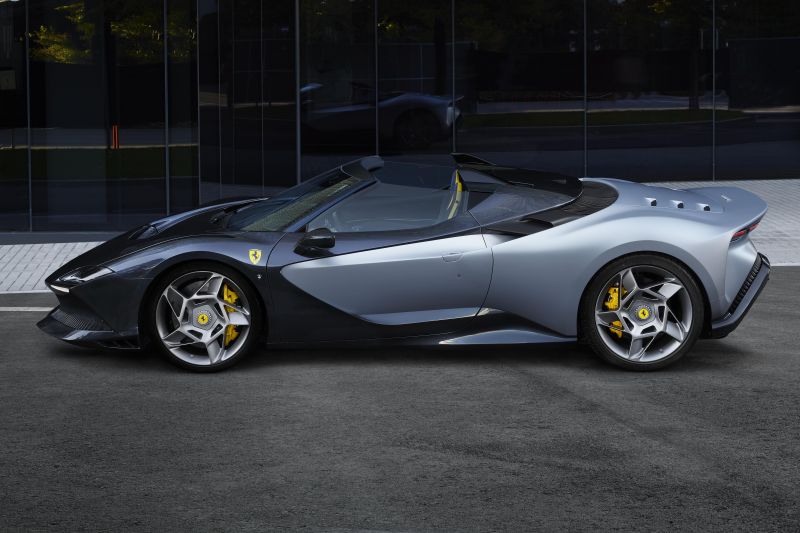 Ferrari SP-8: Bespoke topless roadster revealed