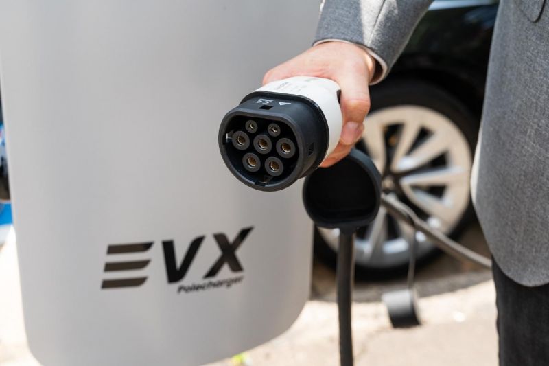 Australian startup expands kerbside electric car charging network