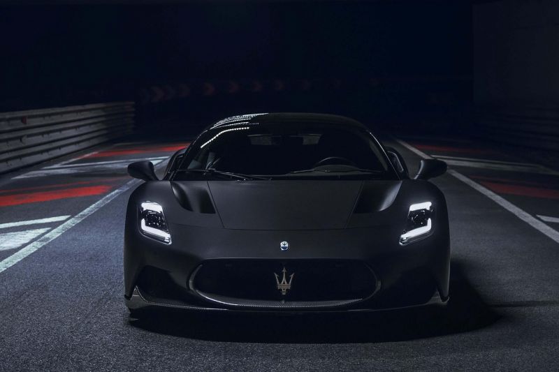 Maserati reveals stealthy MC20 edition