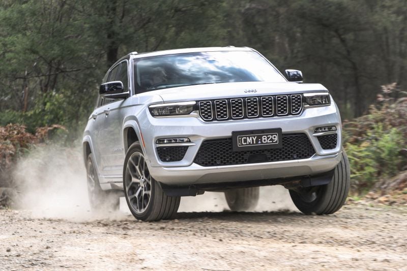 2025 Jeep Grand Cherokee going four-cylinder-only - report