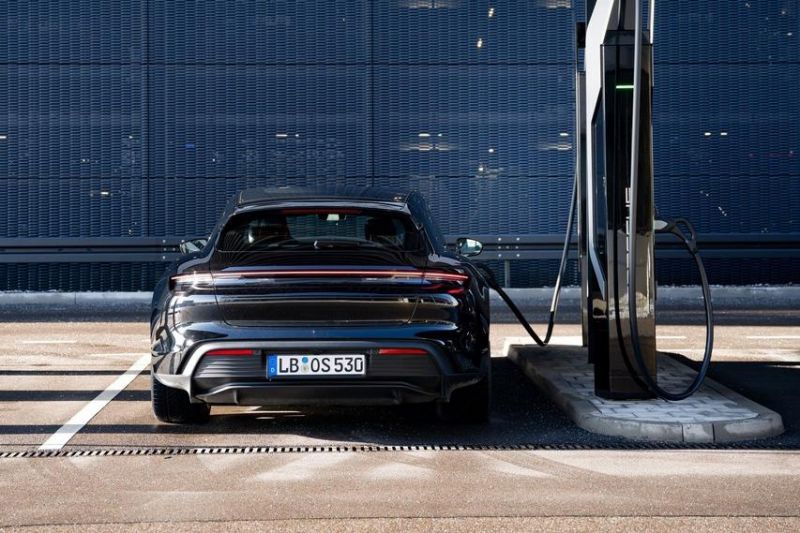2024 Porsche Taycan: Prototype ride-along